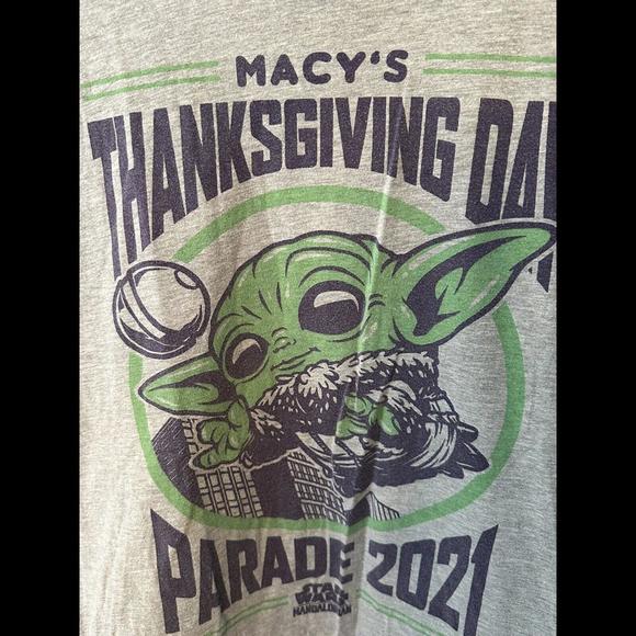 Funko Star Wars Grogu Macy’s Thanksgiving Day Parade 2021 T-shirt M GUC‎ - Picture 2 of 4